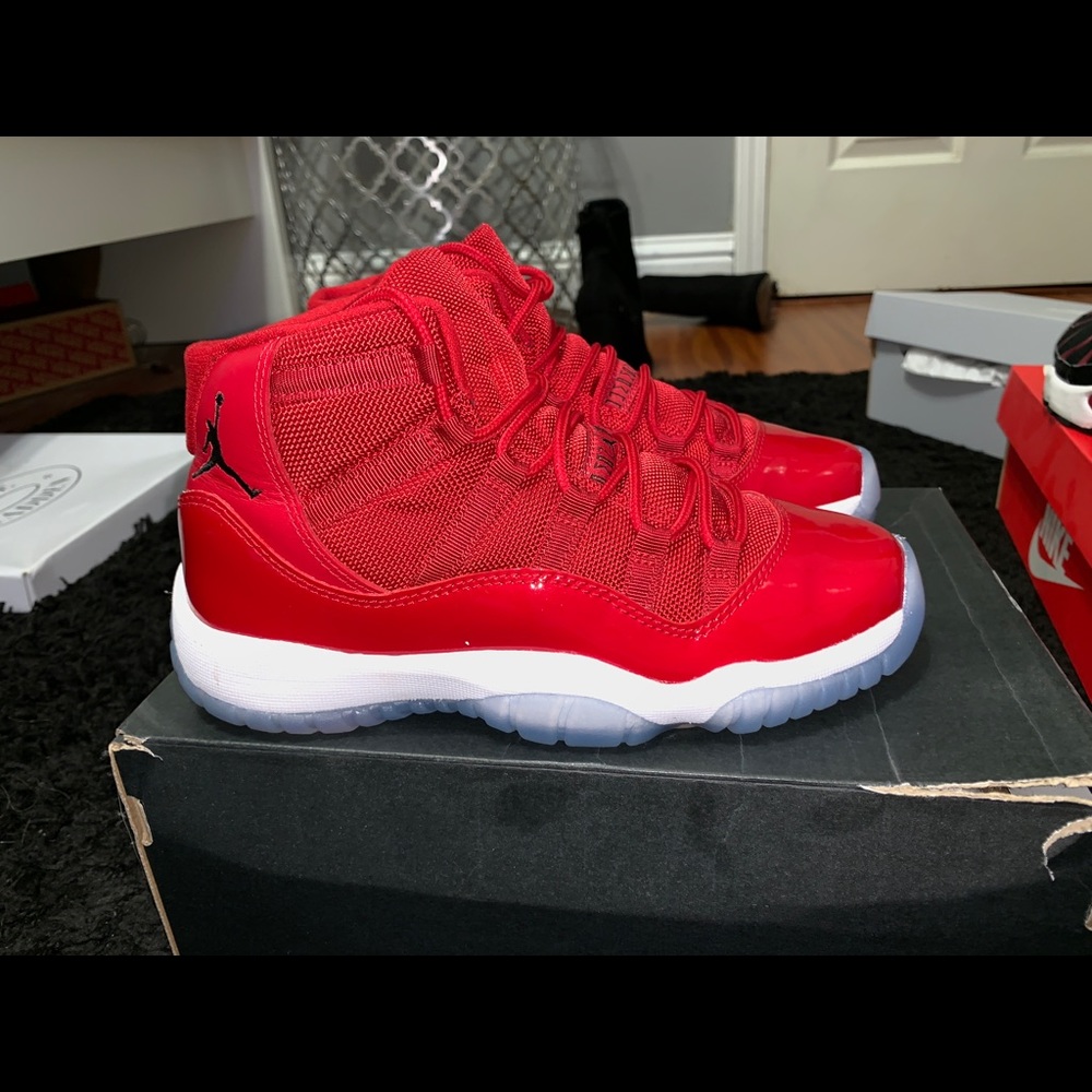 SOLD Jordan 11 Retro “Win like 96”